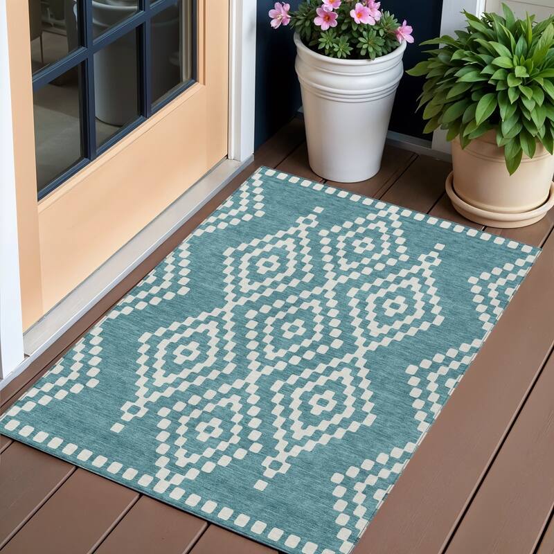 HomeRoots Geometric Transitional Rectangle Outdoor Rug - 3' x 5'