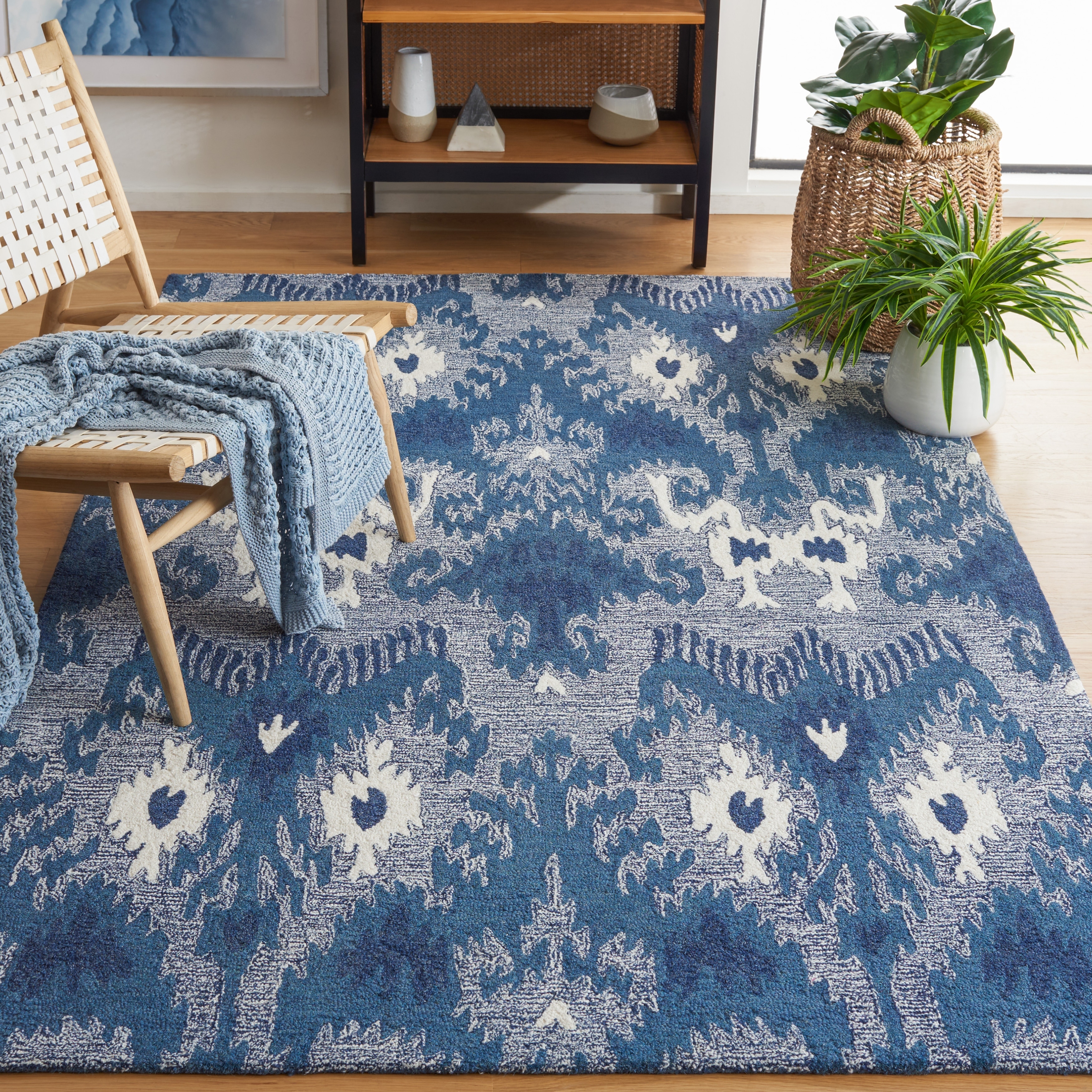 SAFAVIEH Handmade Ikat Engeltje Bohemian Wool Rug