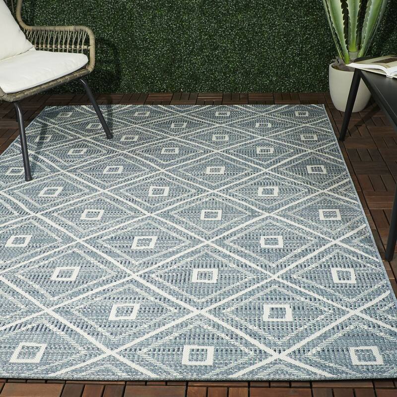 Annika Diamond Trellis Pattern Indoor/ Outdoor Area Rug