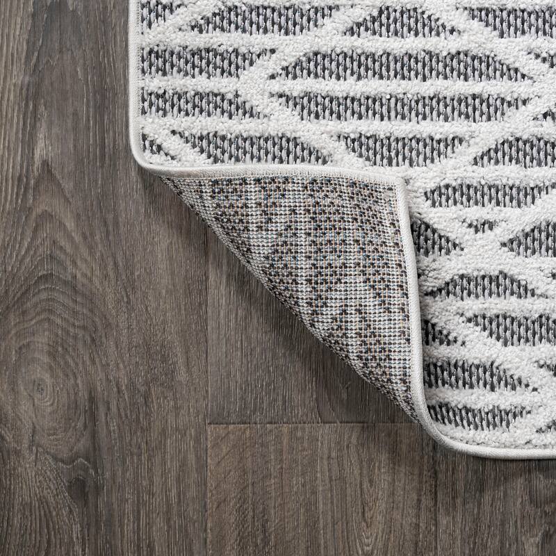 JONATHAN Y Jazz High-Low Pile Moroccan Diamond Modern Indoor/Outdoor Area Rug