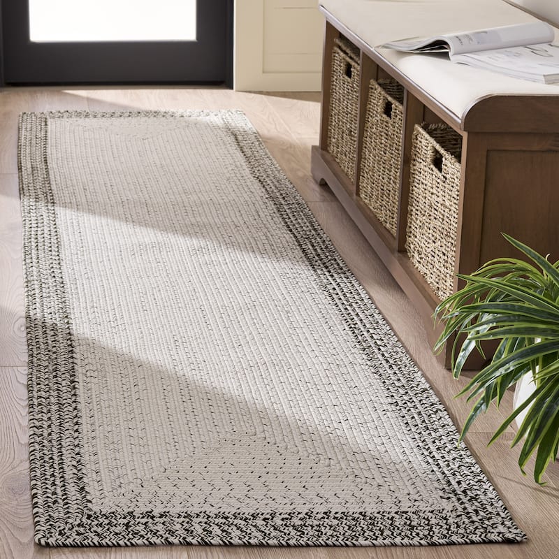 SAFAVIEH Handmade Braided Eiry Washable Indoor/Outdoor Rug - Weather Resistant & Easy Cleaning