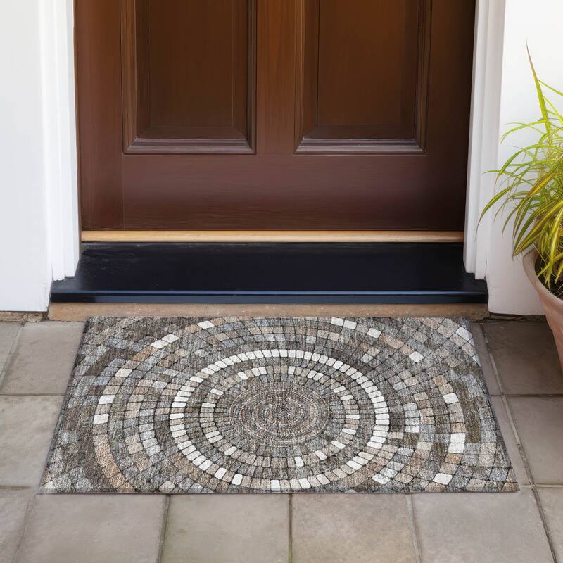 Machine Washable Indoor/Outdoor Contemporary Pinwheel Chantille Rug - Brown - 1'8" x 2'6"