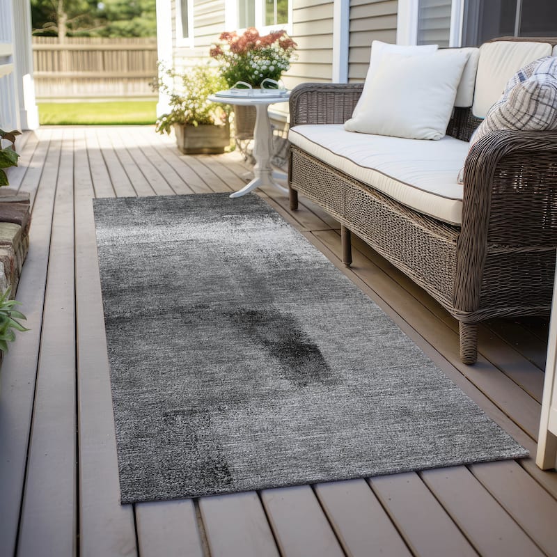 Machine Washable Indoor/ Outdoor Chantille Solid Ombre Rug - Gray - 2'3" x 7'6"