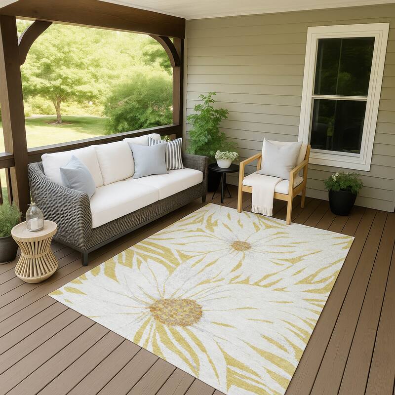 Machine Washable Indoor/ Outdoor Floral Chantille Rug - Gold - 5' x 7'6"