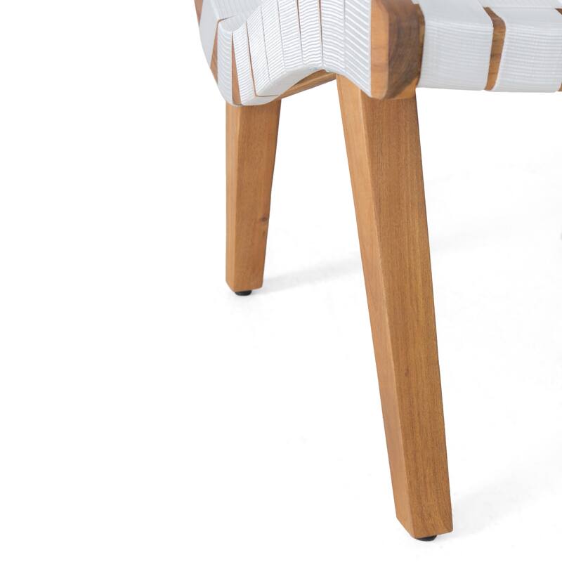 ransitional style of this lounge chair set