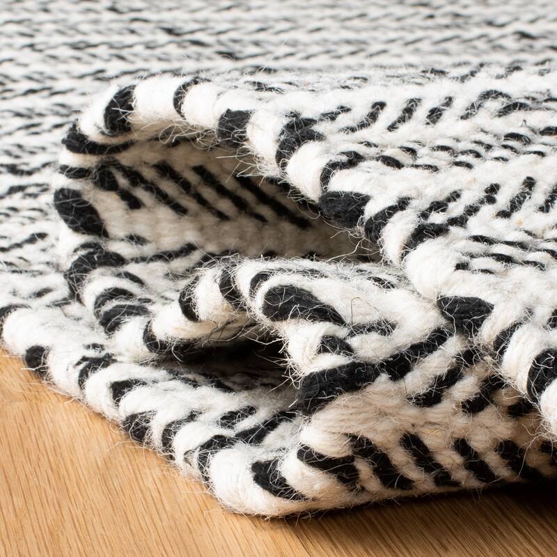 SAFAVIEH Handmade Vermont Danelle Wool Rug