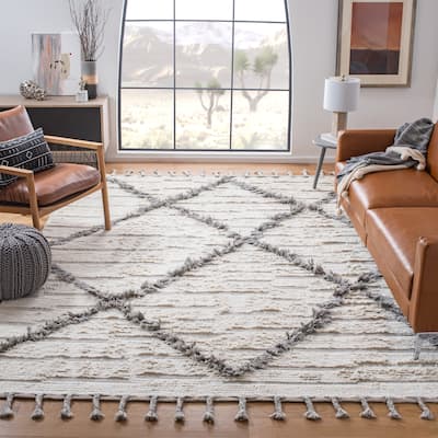 SAFAVIEH Handmade Kenya Ermelinda Wool Tassel Rug