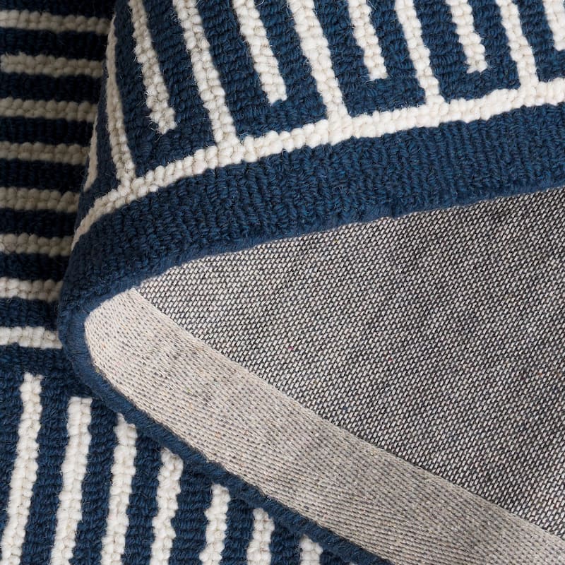 SAFAVIEH Handmade Metro Aneta Wool Rug