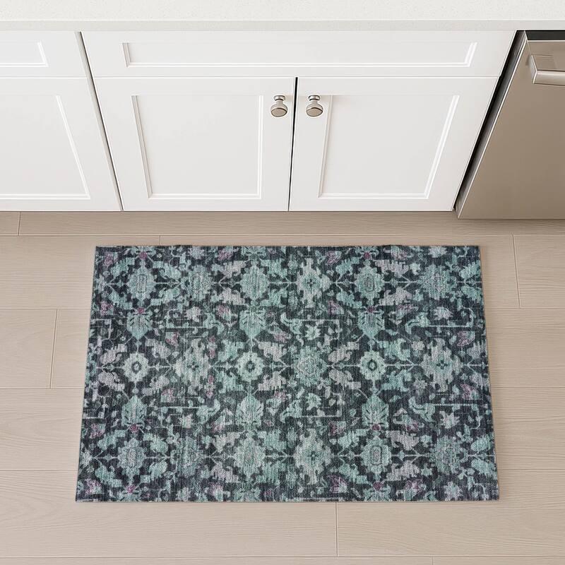 Machine Washable Indoor/ Outdoor Casual Traditional Chantille Rug