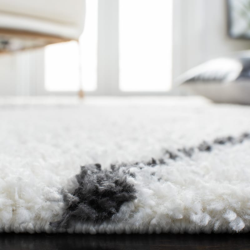 SAFAVIEH August Shag Yukine Trellis 1.26-inch Thick Rug