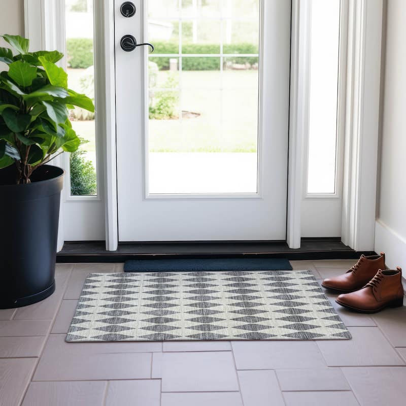 Machine Washable Indoor/ Outdoor Chantille Argyle Rug - Gray - 1'8" x 2'6"