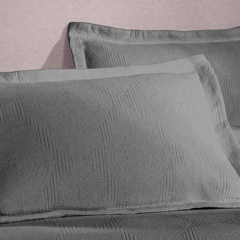 Superior Victory Cotton Matelasse Jacquard Medallion Scroll Bedspread Set
