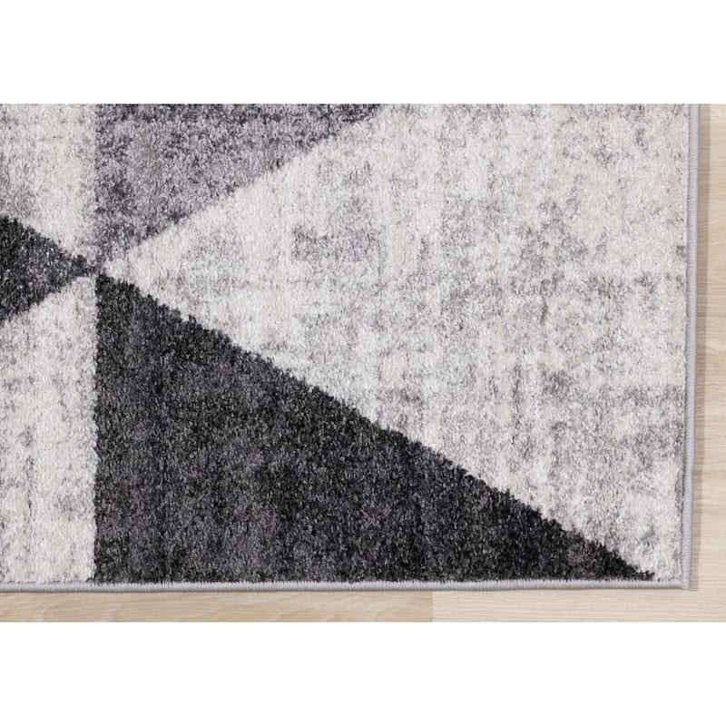 Flynn Collection - Grey/Cream Distressed Diamonds Rug