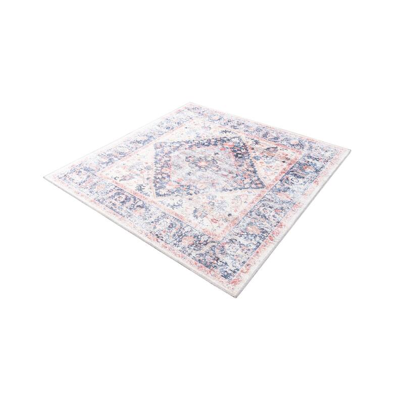 Traditional Tira Collection Area Rug