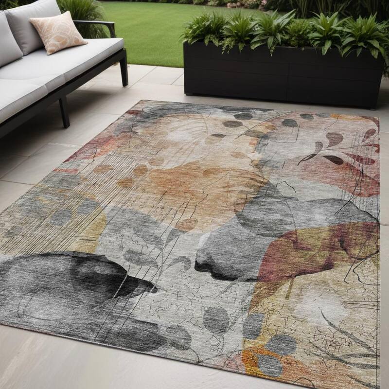 HomeRoots Floral Transitional Rectangle Outdoor Rug - 5' X 8'