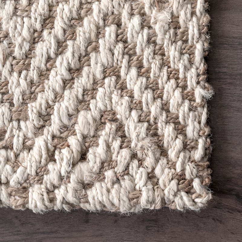 Nuloom Vania Chevron Jute Area Rug