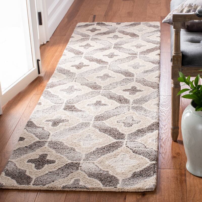 SAFAVIEH Handmade Abstract Valborg Trellis Wool Rug - 2'3" x 8' Runner - Beige/Grey