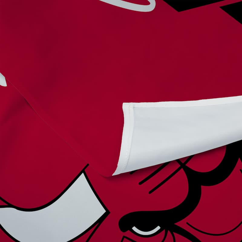 NBA Premium Bulls Printed Wall Hanging - 34"x40"