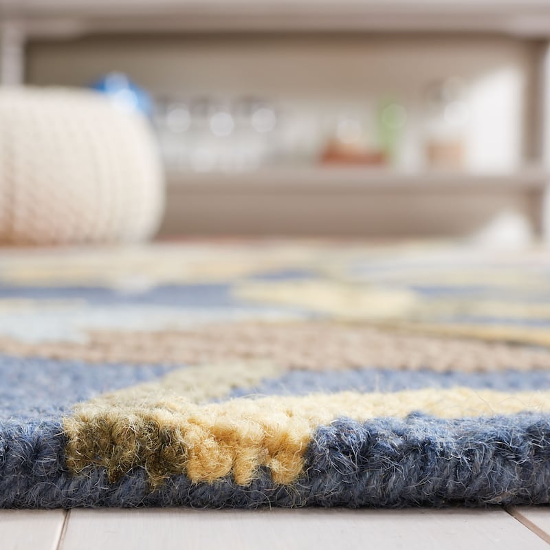 SAFAVIEH Handmade Blossom Iektje Contemporary Wool Rug