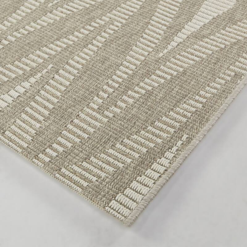 Vicente Patio Diamond Indoor/Outdoor Area Rug