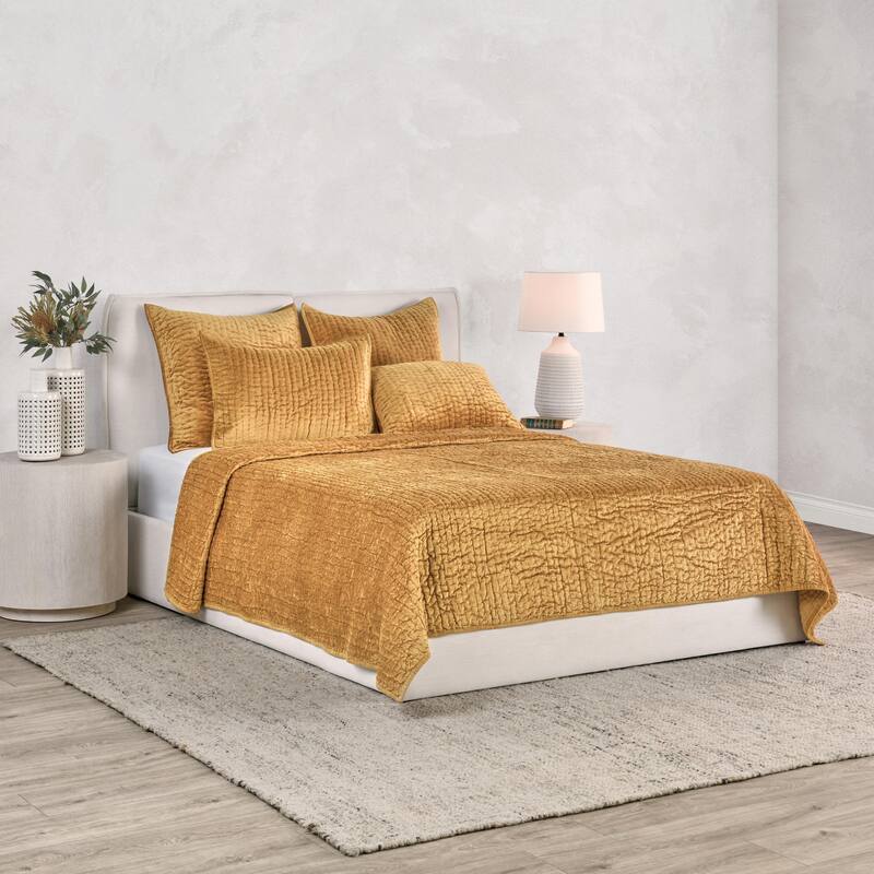 Dimitry 100% Rayon Velvet Quilt by Kosas Home