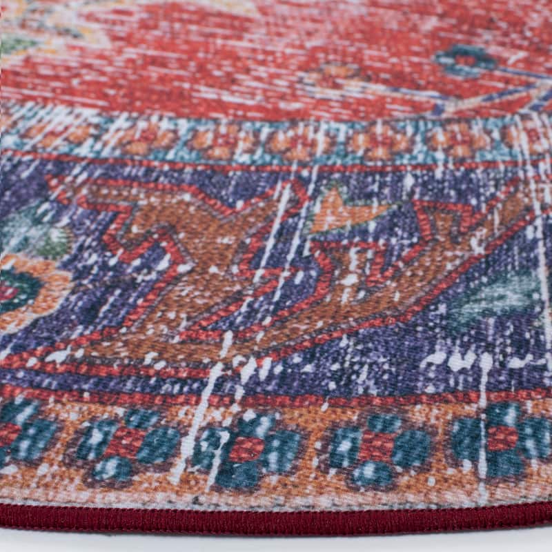 SAFAVIEH Tucson Machine Washable Slip Resistant Khulud Traditional Rug