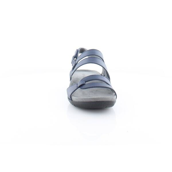 Shop Baretraps Jenifer Women S Sandals Navy Blue 7 Overstock