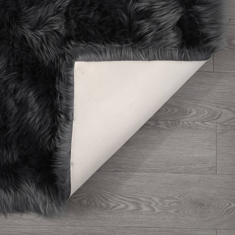 84 in L Ultra Soft Fluffy Faux Fur Sheepskin Area Rug - 6' x 7'