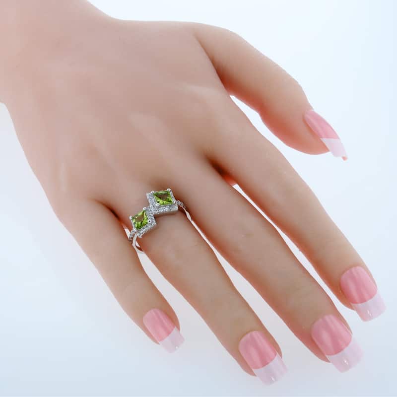 Oravo Sterling Silver 1.25 ct Peridot Birthstone Ring