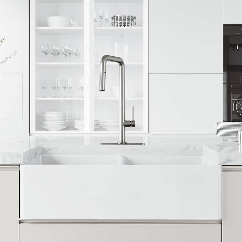 VIGO Parsons 18" H Single Handle Pull-Down Sprayer Kitchen Faucet