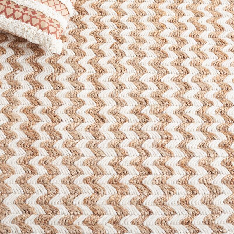 SAFAVIEH Handmade Natural Fiber Gertraute Farmhouse Chevron Jute Rug