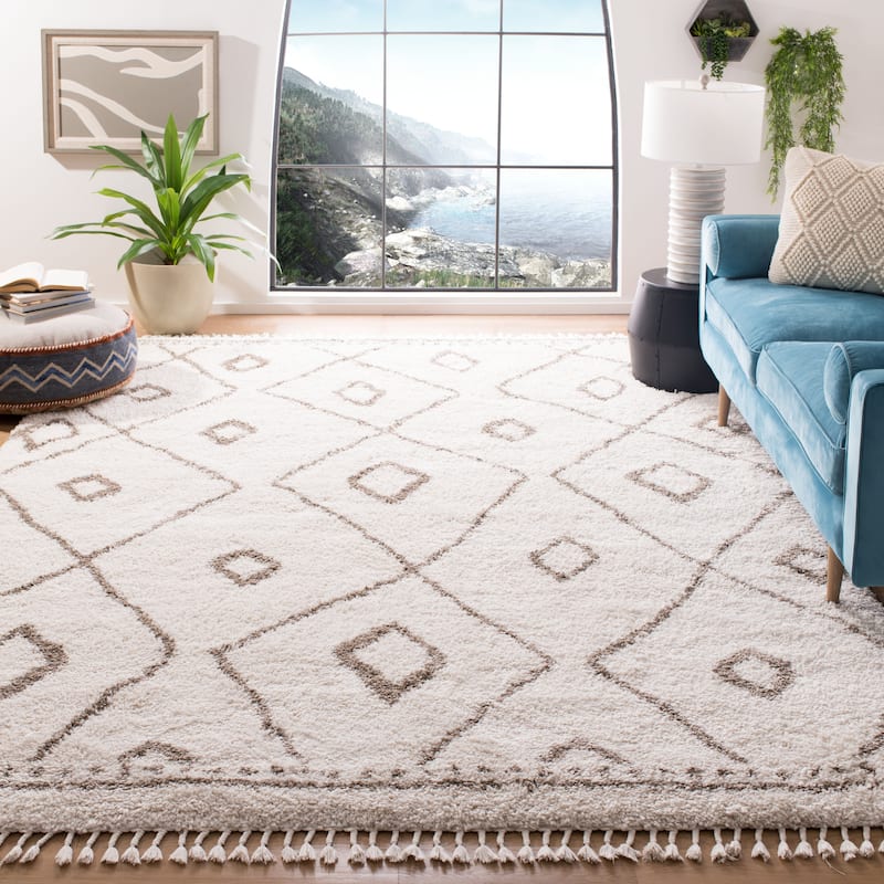 SAFAVIEH Moroccan Fringe Shag Dagny 2-inch Thick Rug - 5'3" x 7'6" - Ivory/Beige