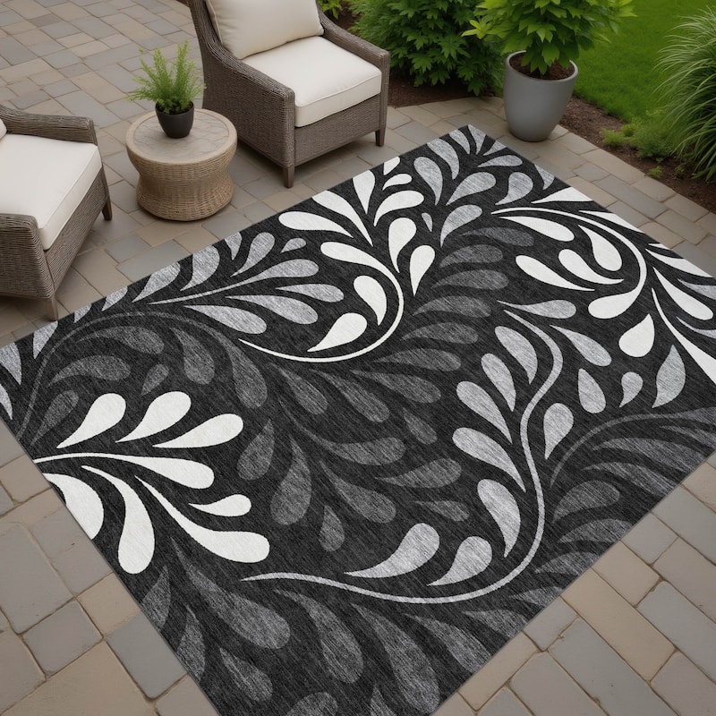 Machine Washable Indoor/ Outdoor Floral Arabesque Chantille Rug