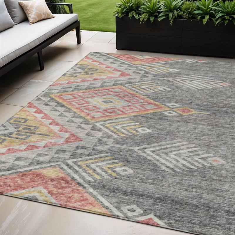 HomeRoots Southwestern Transitional Rectangle Outdoor Rug - 5' X 8'