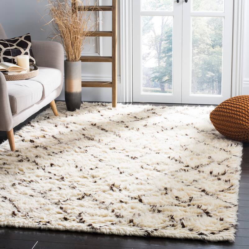 SAFAVIEH Hand-knotted Kenya Aristia Southwestern Tribal Wool Rug - 6' x 9' - Ivory/Dark Brown