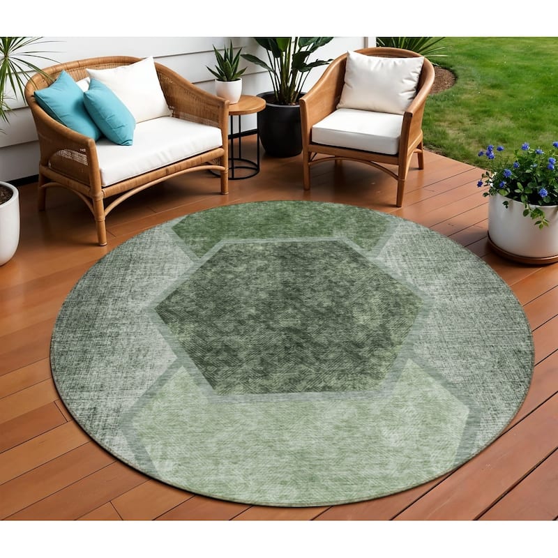 HomeRoots Geometric Transitional Rectangle Outdoor Rug - 8' Round