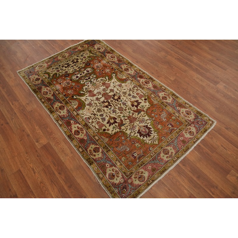 Hand Knotted Traditional Silk Beige Floral Area Rug - 5' 1'' X 3' 1''