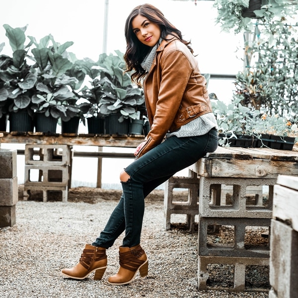 journee collection strap bootie
