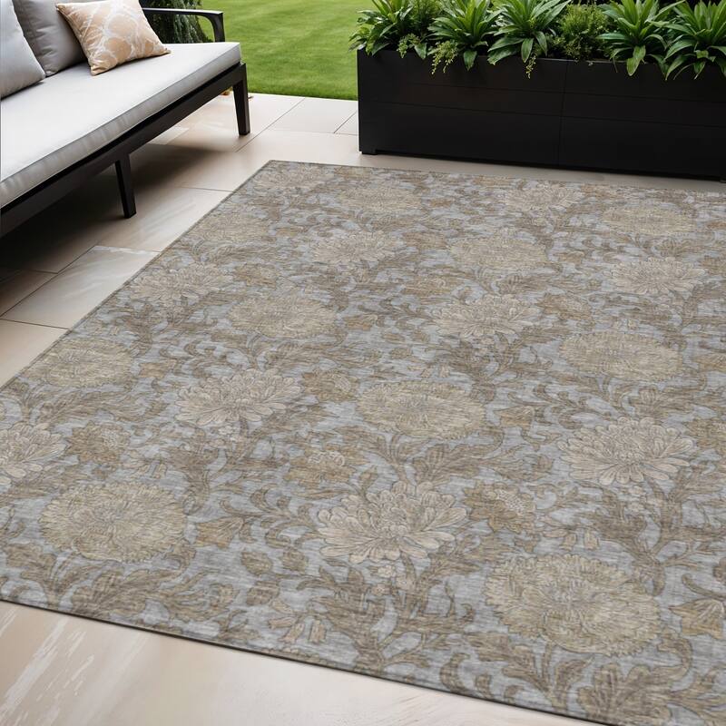 HomeRoots Floral Transitional Rectangle Outdoor Rug - 5' X 8'