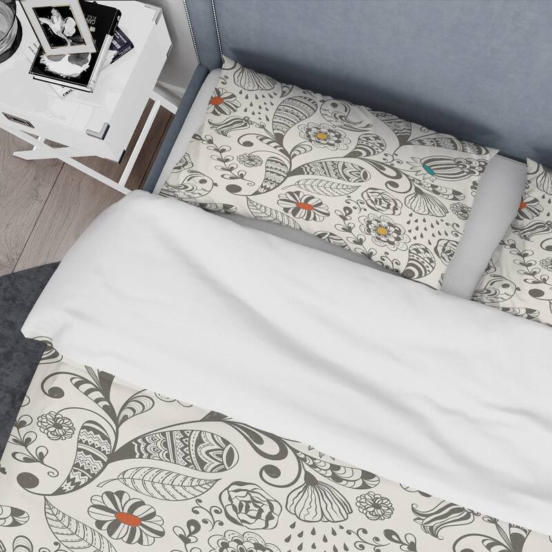 Designart 'Silver Floral Paisley' Patterned Duvet Cover Set
