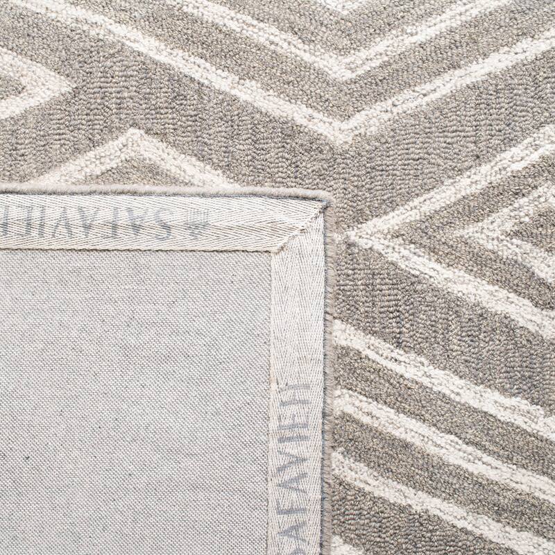 SAFAVIEH Handmade Micro-Loop Hildegund Wool Rug