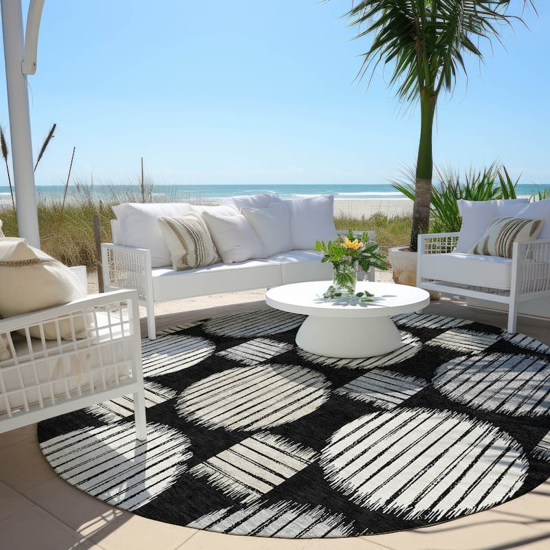 Machine Washable Indoor/ Outdoor Chantille Contemporary Dotty Rug - Black - 8' x 8'