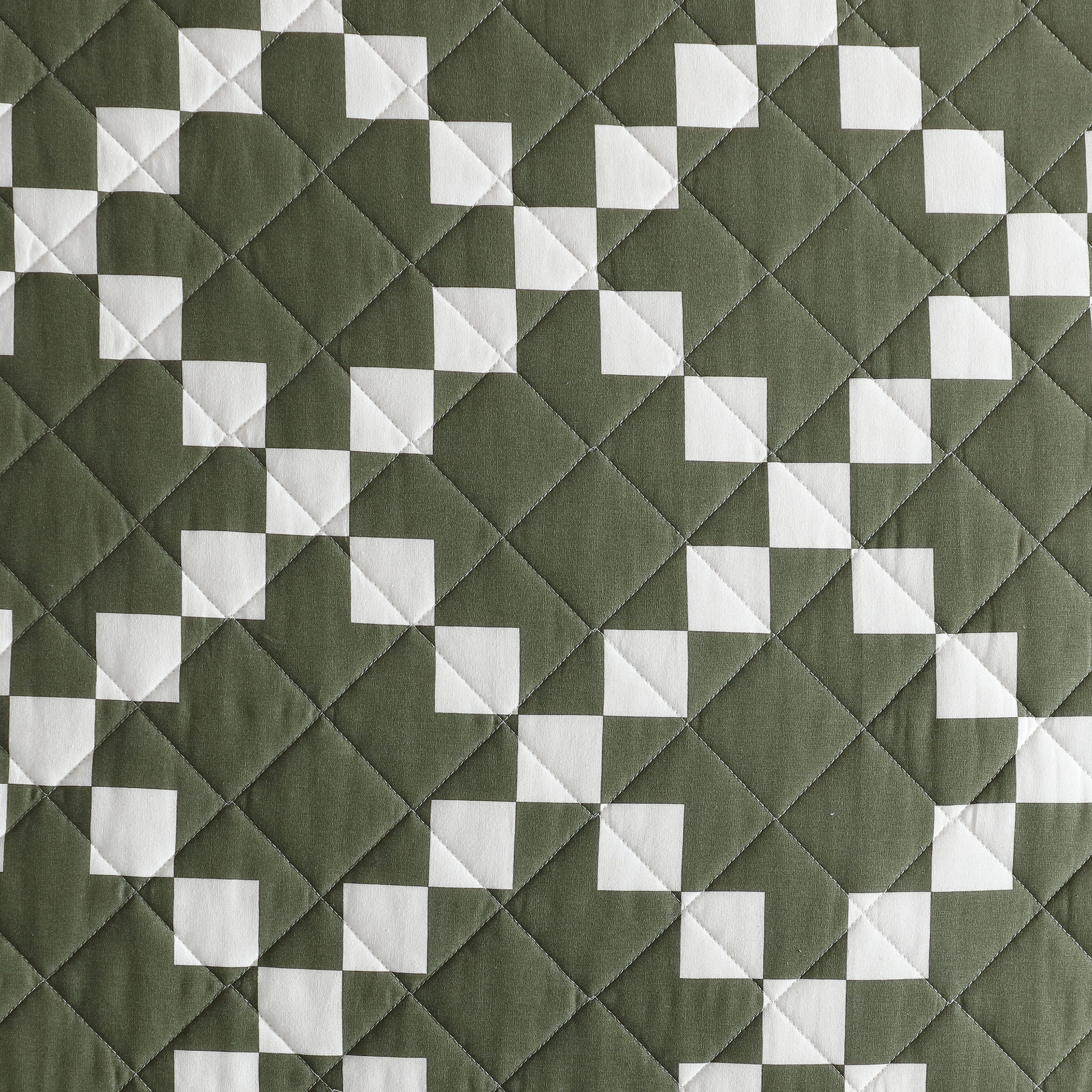 Eddie Bauer Diamond Floral Checkered Motif Reversible Quilt (Green 