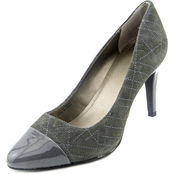 tahari heels