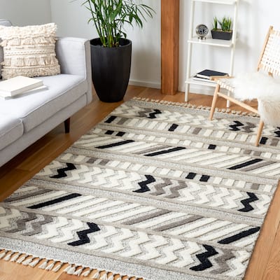SAFAVIEH Hand-Knotted Casablanca Shag Jera Wool Tassel Rug