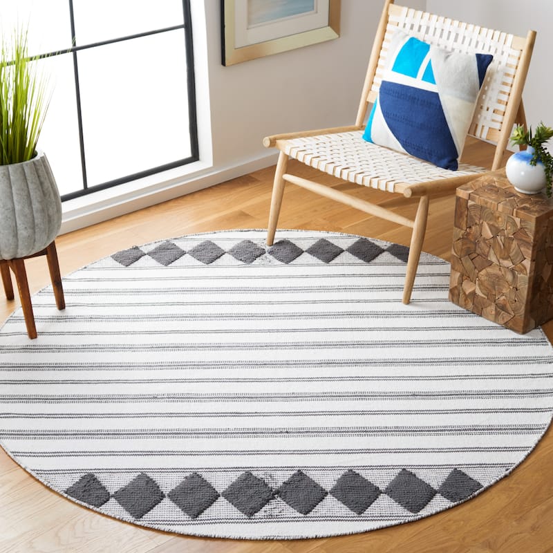 SAFAVIEH Handmade Flatweave Montauk Sietske Boho Stripe Cotton Rug - 6' Round - Dark Grey/Ivory