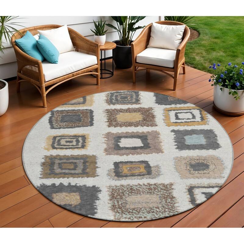 HomeRoots Geometric Transitional Rectangle Outdoor Rug - 8' Round