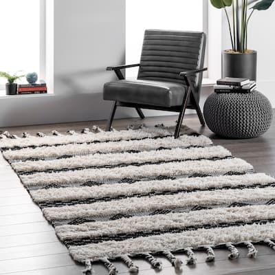 Nuloom Ivory Handmade Wool Cotton Geo Striped Shag Rug
