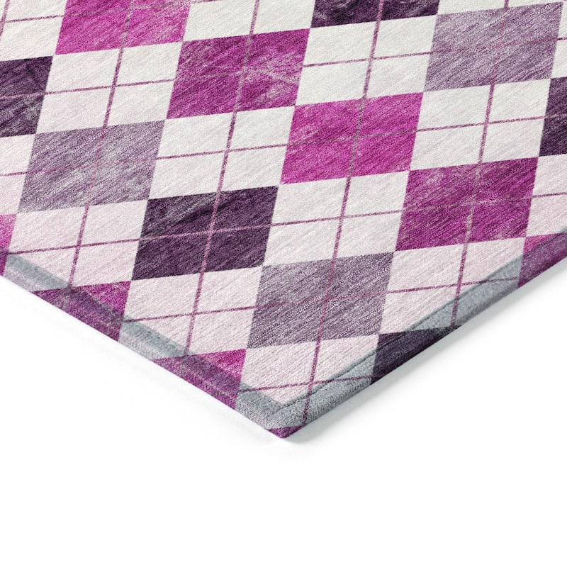 Machine Washable Indoor/ Outdoor Modern Argyle Chantille Rug