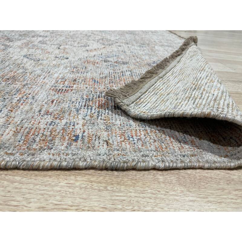 Ivory Classic Traditional Oriental Design Area Rug - Elegant and Timeless Design